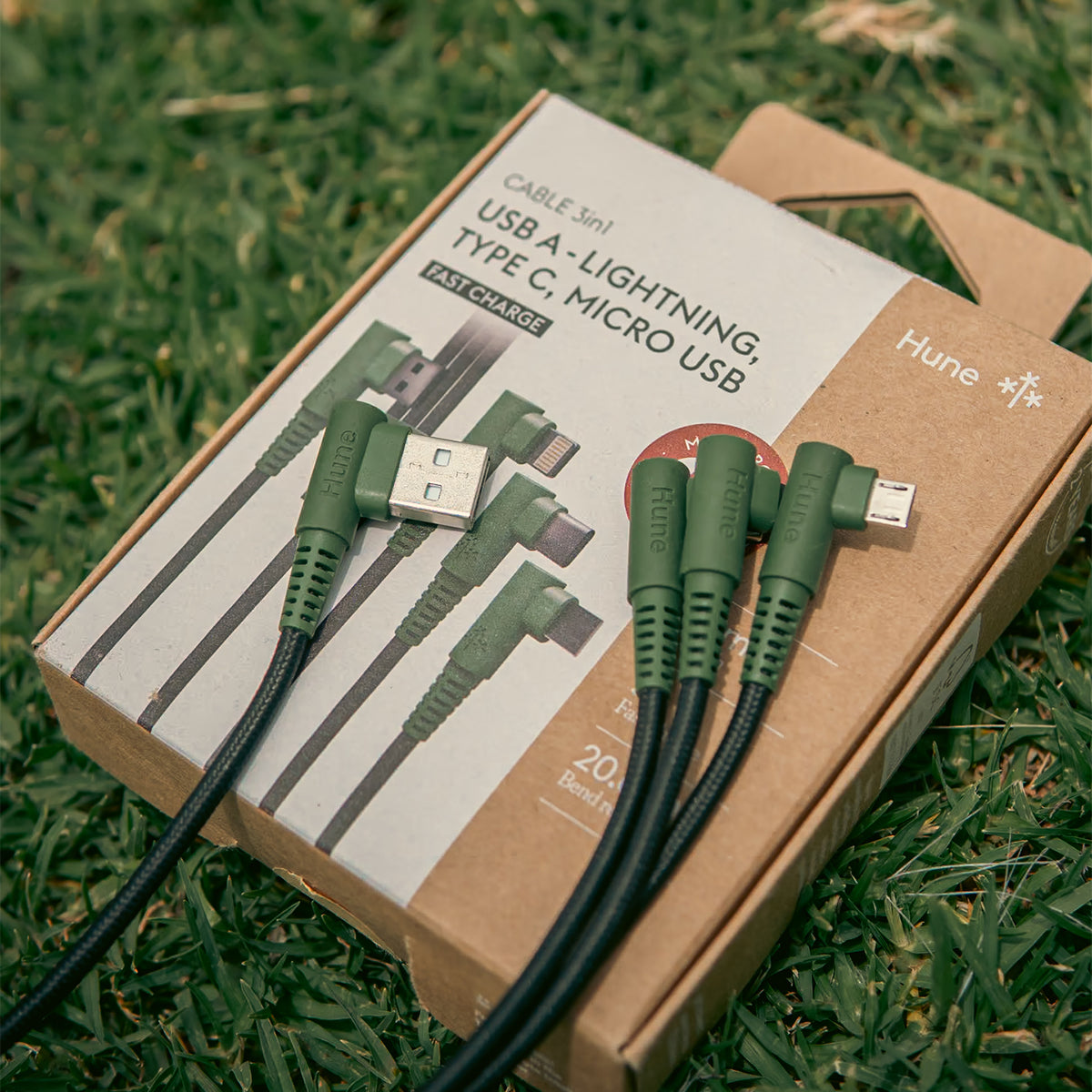 HUNE HIEDRA 3 in 1 – Cavo Universale USB-A a USB-C, Lightning e Micro USB in Materiali Riciclati