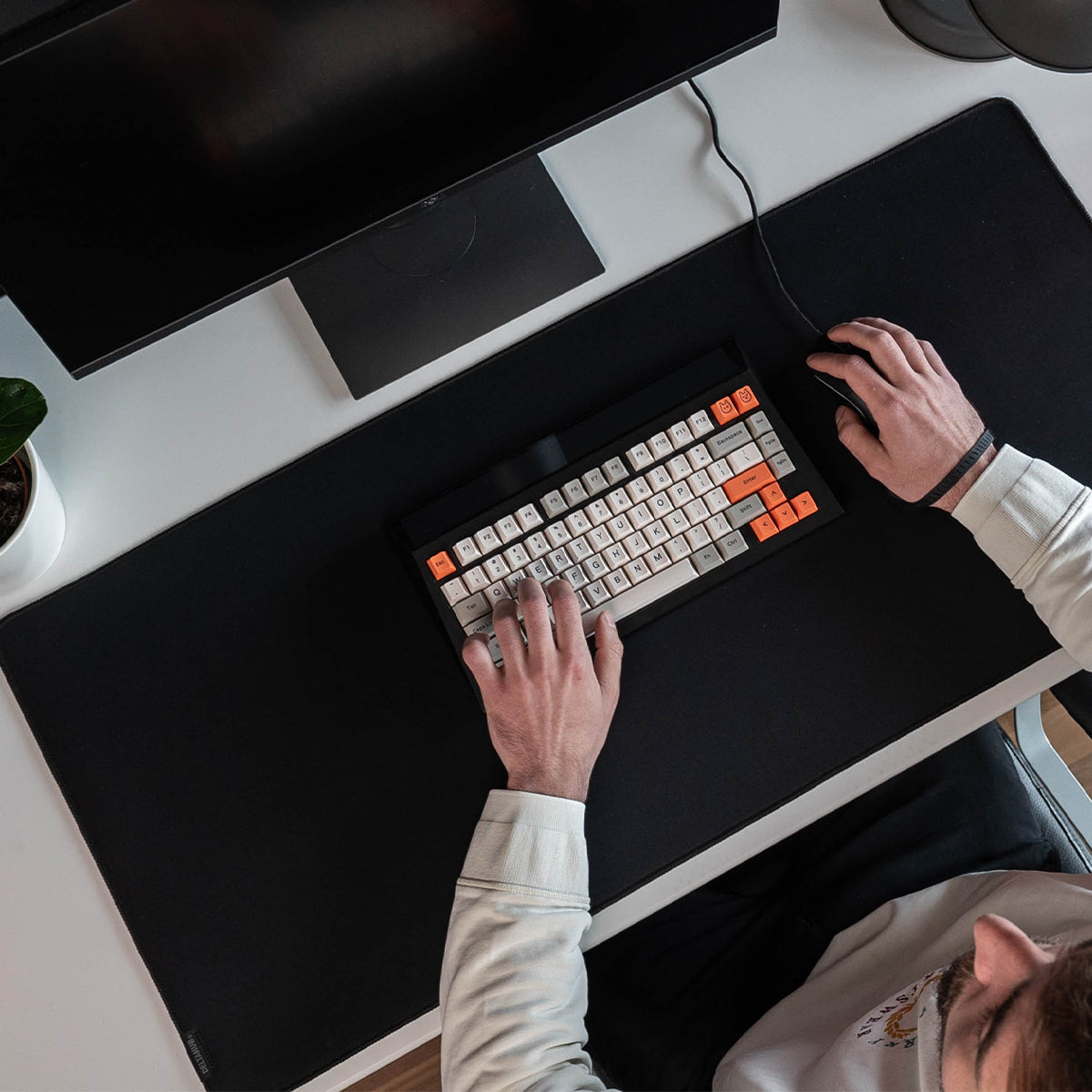 DeltaHub Water Repellent Desk Pad