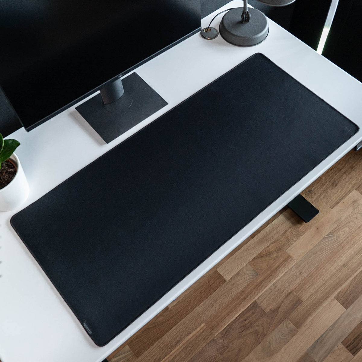 DeltaHub Water Repellent Desk Pad