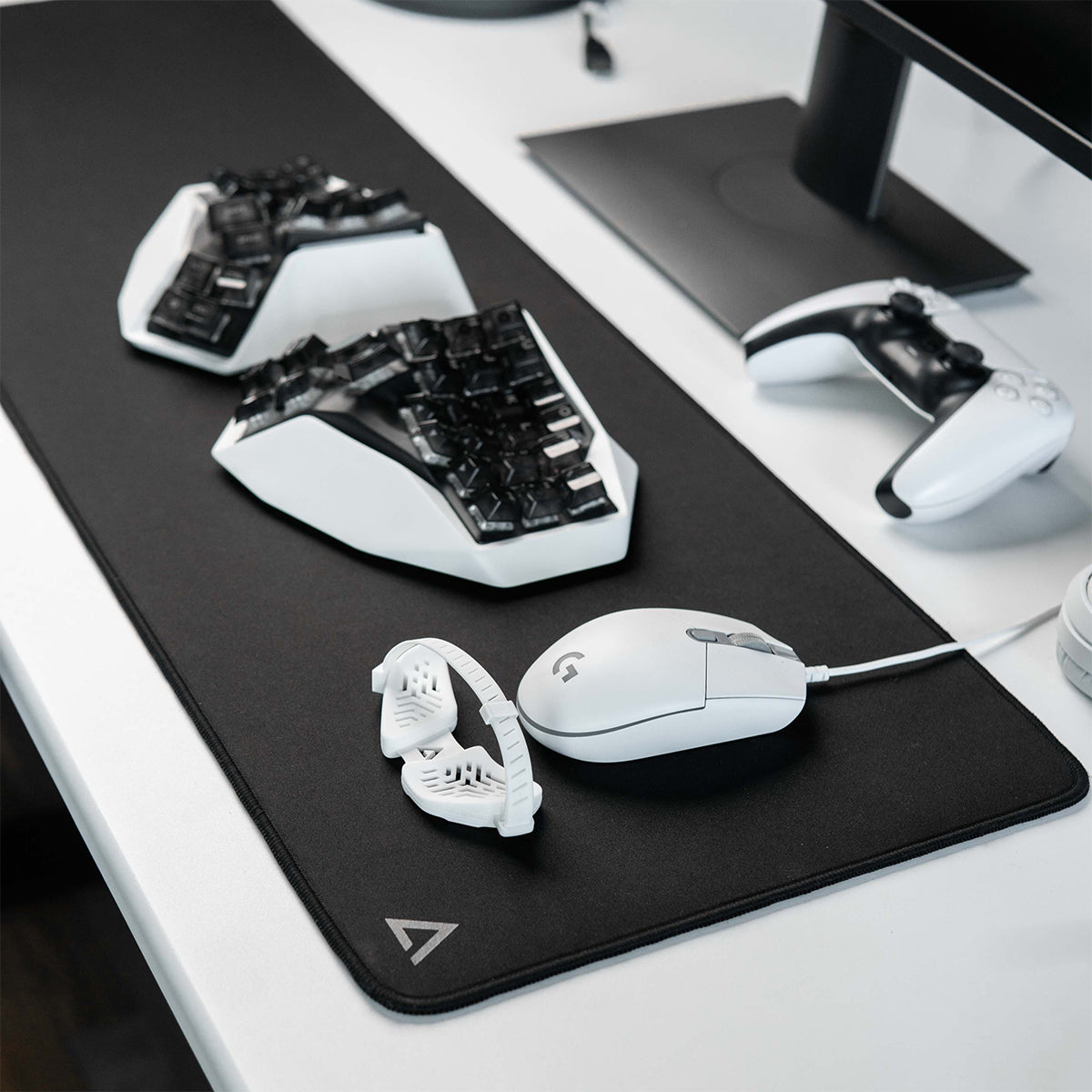 DeltaHub Water Repellent Desk Pad