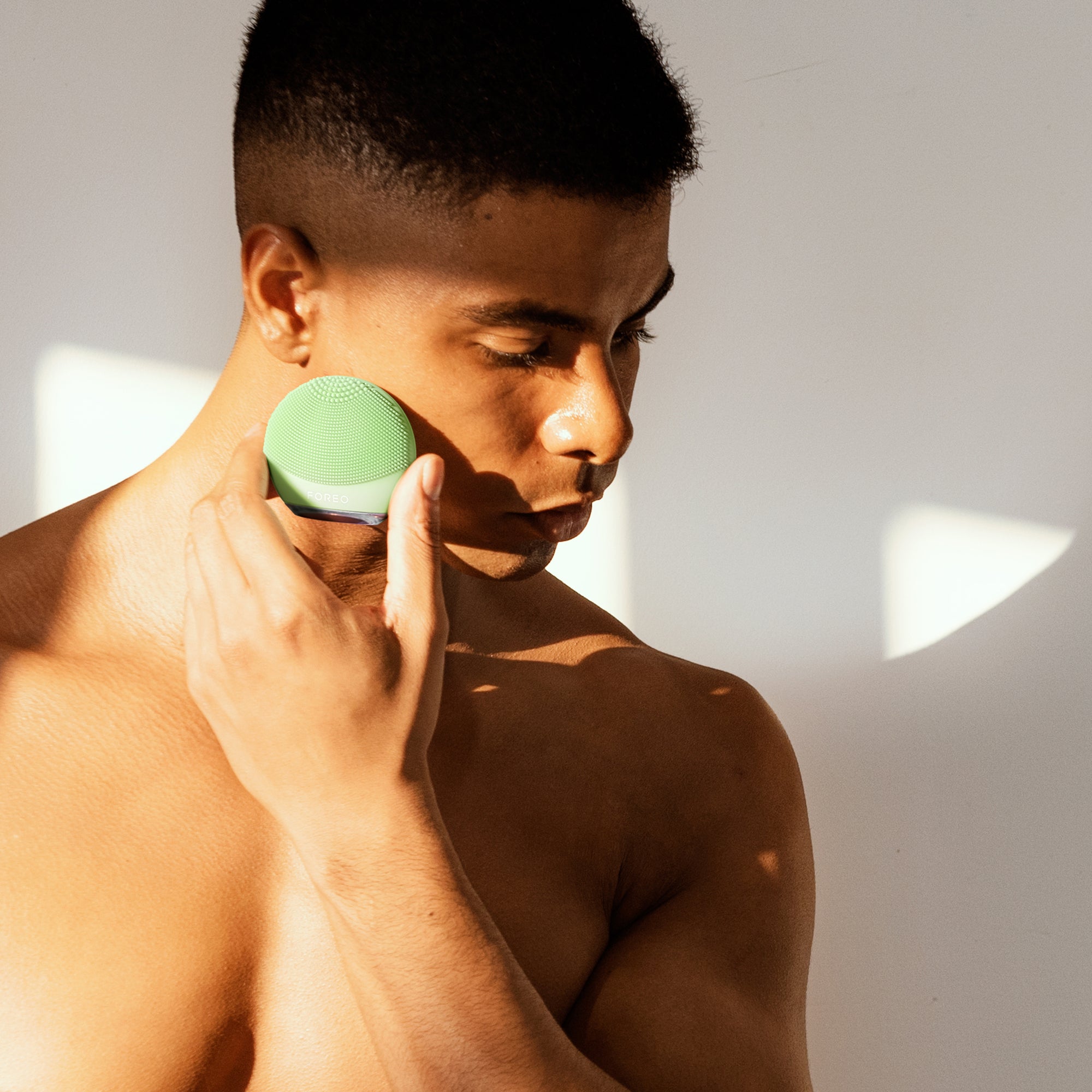 FOREO LUNA™ 4 Go Pistachio – Spazzola Detergente Viso Compatta con Massaggio Rassodante