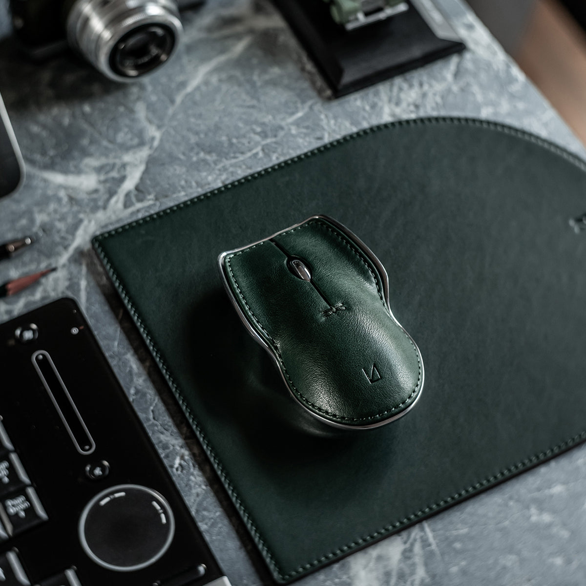 Lunar Artefacts cover per Mouse