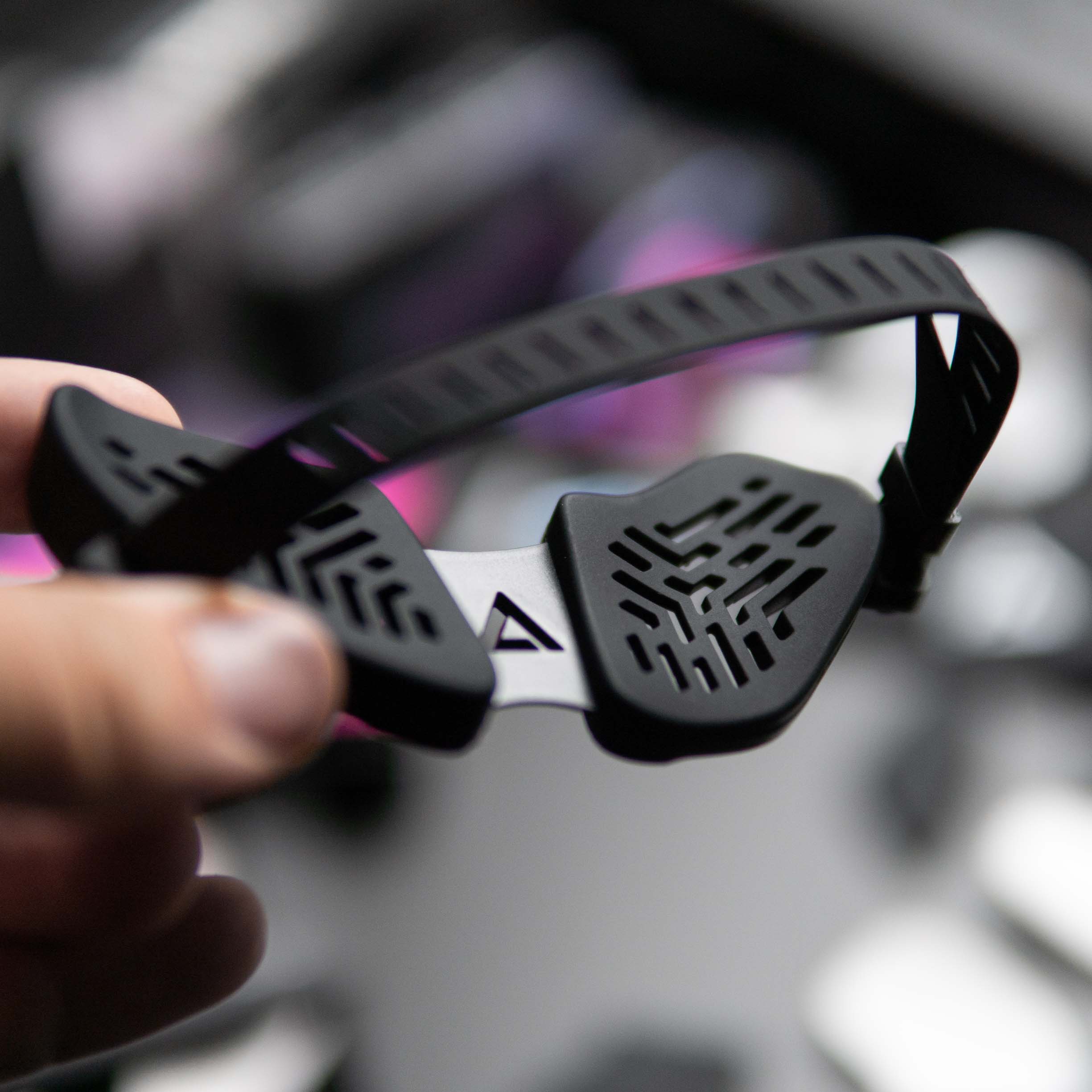 DELTAHUB Carpio G2.0 - ergonomische Handgelenkauflage für Rechtshänder, mit Silikonband DELTAHUB Carpio G2.0 - ergonomische Handgelenkauflage für Rechtshänder, mit Silikonband