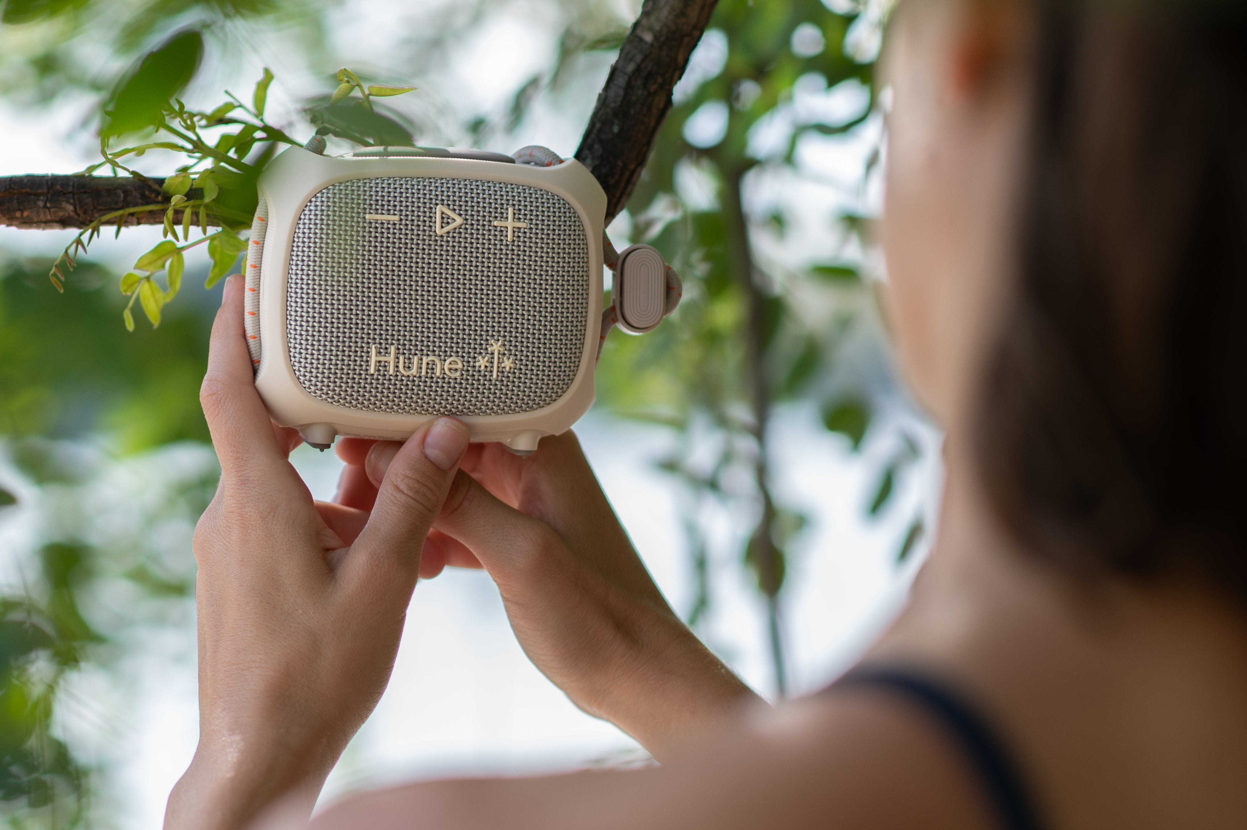 HUNE SAUCO™ Beige – Speaker Bluetooth Portatile Outdoor in Materiali Riciclati