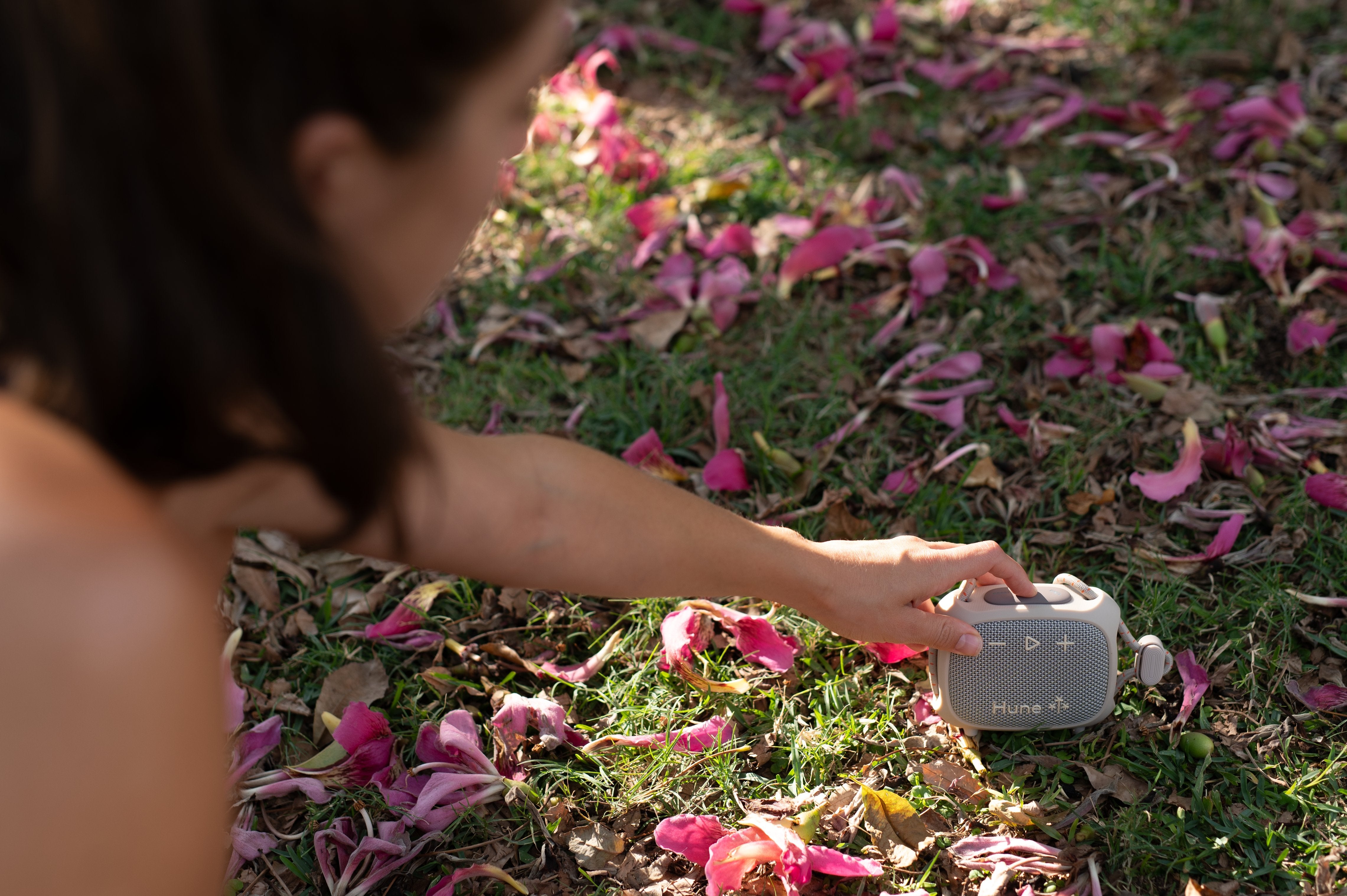 HUNE SAUCO™ Beige – Speaker Bluetooth Portatile Outdoor in Materiali Riciclati