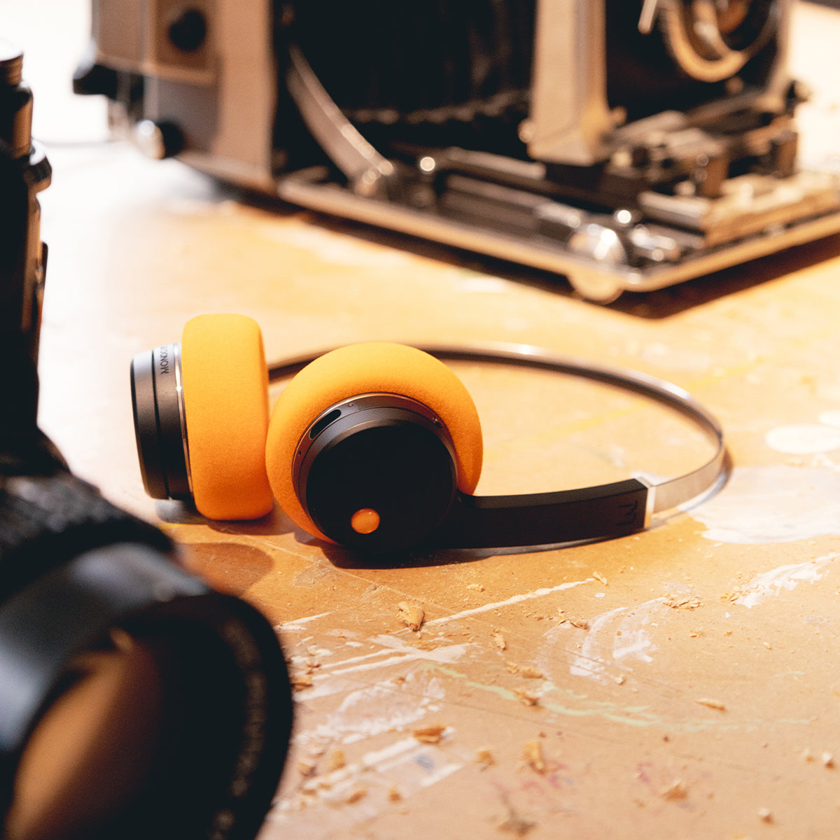 Cuffie MONDO Freestyle On-Ear Bluetooth - Design Retro, Trasparenti, Batteria 22h - Foto 6