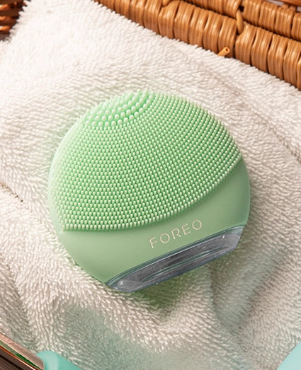 FOREO LUNA™ 4 Go Pistachio – Spazzola Detergente Viso Compatta con Massaggio Rassodante