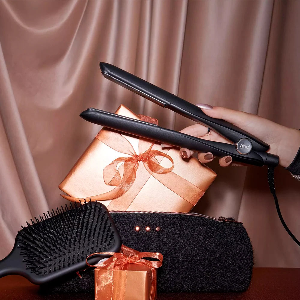 ghd Gold Gift Set – Piastra Professionale Nera con Spazzola e Pochette Termoresistente